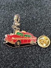 Pin's Pins Pin Enamel 53  VOITURE Rouge "TAXI New York "