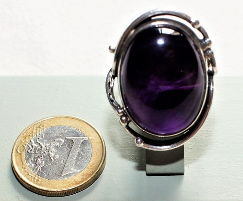 Grosse bague neuve - style, art