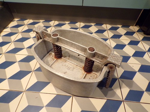 Ancien moule presse - moule,