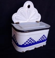 ANCIENNE BOÎTE ALLUMETTES EN TOLE ÉMAILLÉE  DECOR CUISINE 