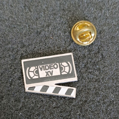 Pin vidéo clap cinéma - pin's,