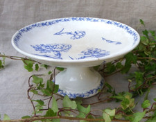 COMPOTIER COUPE SUR PIED EN FAÏENCE DE LUNÉVILLE - OEILLETS BLEUS VERS 1900