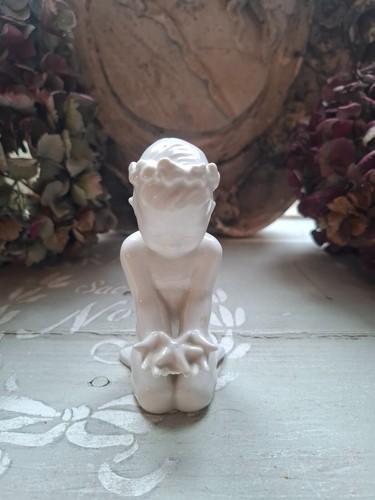 Figurine petite fille - , en
