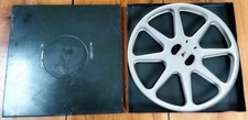1 bobine avec sa boîte métalliques pour films 16mm
