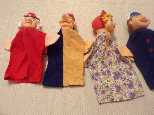 Lot marionnettes à - 4,