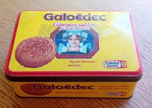 Ancienne boîte gâteaux - à,