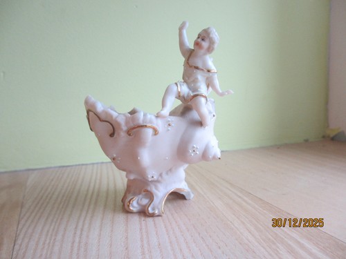Joli sujet porcelaine et - sujet, en