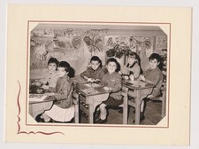 photo ancienne 🎞️ travaux manuels enfants école décor peint années 1960