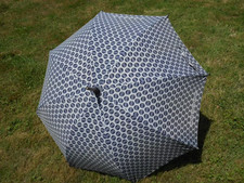 Ancien parapluie du musée du Louvre