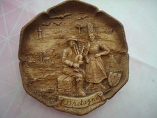 ASSIETTE  ANCIENNE EN  BOIS