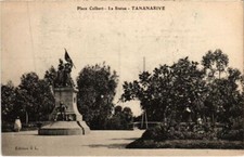 CPA AK Tananarive Place Colbert, La Statue MADAGASCAR (1261710)