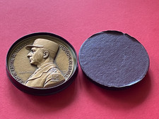 TRÉS BELLE  MÉDAILLE  EN