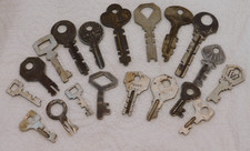 vintage LOT mini petite CLES