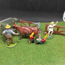 QUIRALU Britains Ninin paysan avec vache, fermière tirant du lait + rack  1/32