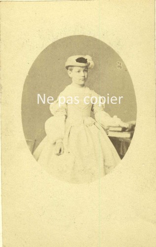 Jeune fille vers 1865 - jeune, par