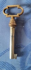 ANCIENNE CLé POUR MEUBLE EN METAL BLANC 7CM, TETE EN LAITON