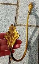 Ancienne embrasse / attache rideaux / crochet mural en Bronze, hauteur 32,5 Cm