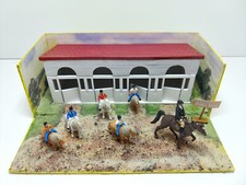 Diorama - Poney Club (décor avec figurines Britains en plastique)