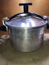 (D13) ANCIENNE COCOTTE MINUTE