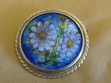 Grande broche en émaux sur cuivre Limoges à décor floral signée Juliette Euzet