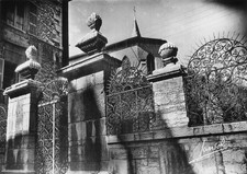 73 CHAMBERY GRILLE ET PORTAIL DE L ANCIEN HOTEL DE CHATEAUNEUF ARCHEVE