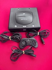 Console Sega Saturn noire + câbles + manette