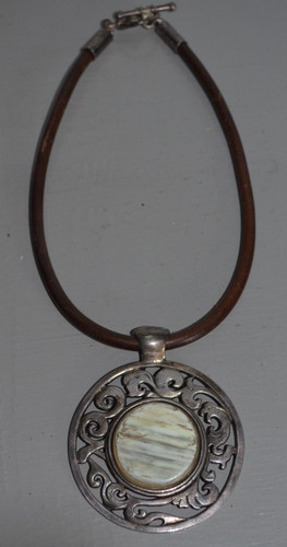Collier ras cou - ubu, paris