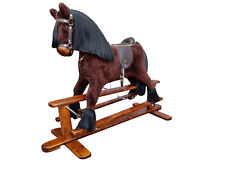 Cheval à bascule brun classique avec cadre basculant