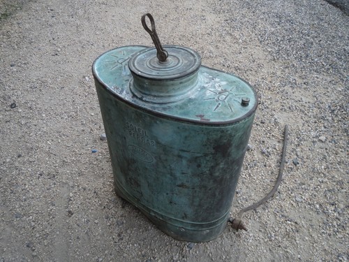 Ancien pulvérisateur cuivre