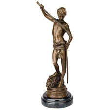 Statuette de David contre