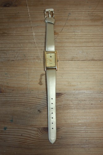 Petite montre femme - de,
