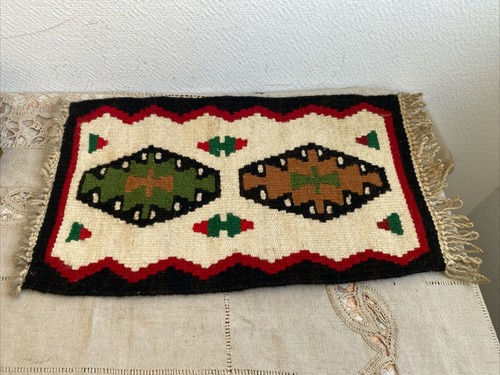 Ancien petit tapis - tapis, sellette