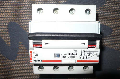 Disjoncteur differentiel tetra - disjoncteur,