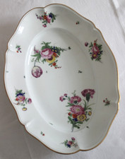 Grand plat ovale, porcelaine