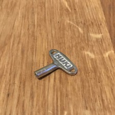 Clef pour jouet tôle HUKI