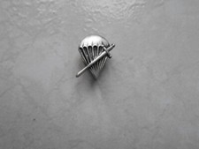 Insigne de boutonnière à vis 1° Choc. fab Drago