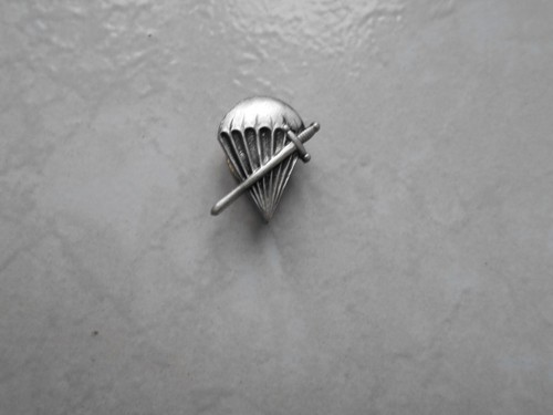 Insigne boutonnière vis - boutonnière, à