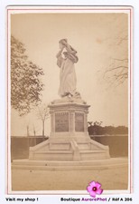 NEUCHÂTEL, SUISSE, LA STATUE