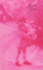 CP ROSE BONNE ANNEE ENFANT AVEC ROSES DANS NEIGE - SAPIN CHALET