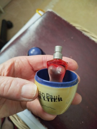 Une miniature pleine parfum - miniature,