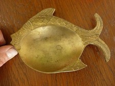 Beau cendrier en laiton motif