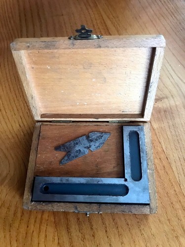 Ancienne équerre - , de