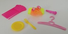 Accessoire poupée mannequin doll barbie - lot peigne micro ceintre cuisine