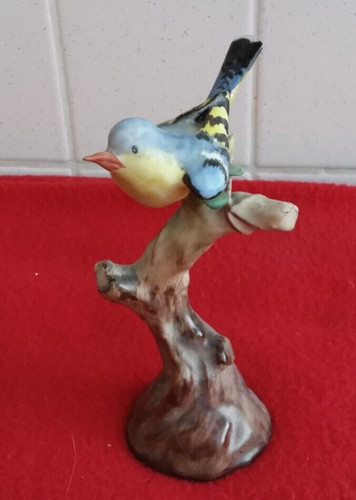 Figurine oiseau sur une - oiseau,