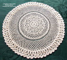 NAPPERON CROCHET FAIT MAIN CREATION S RAISONNIER ARTISANAT FRANCAIS 35C ECRU***