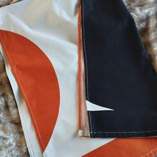 Chemin table Ikéa Noir blanc orange POP design  Sissi Edholm Lisa Ullenius nappe