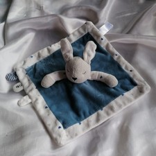 Doudou lapin bleu, bordure blanche imprimée, Obaïbi, Okaïdi