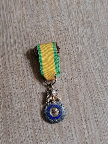 Réduction insigne militaire