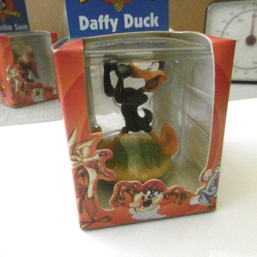 Looney tunes daffy duck - looney,