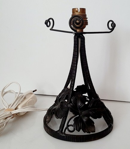 Pied lampe fer - de, forgé